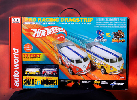 1/64 scale slot car drag race set